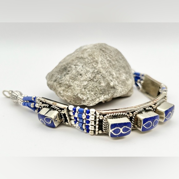 TIBETAN LAPIS LAZULI BRACELET - Picture 12 of 15
